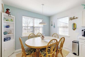 Dining - 1st-floor Bethany Bay condo with bay views & on-site golf/pool/tennis (Ocean View)