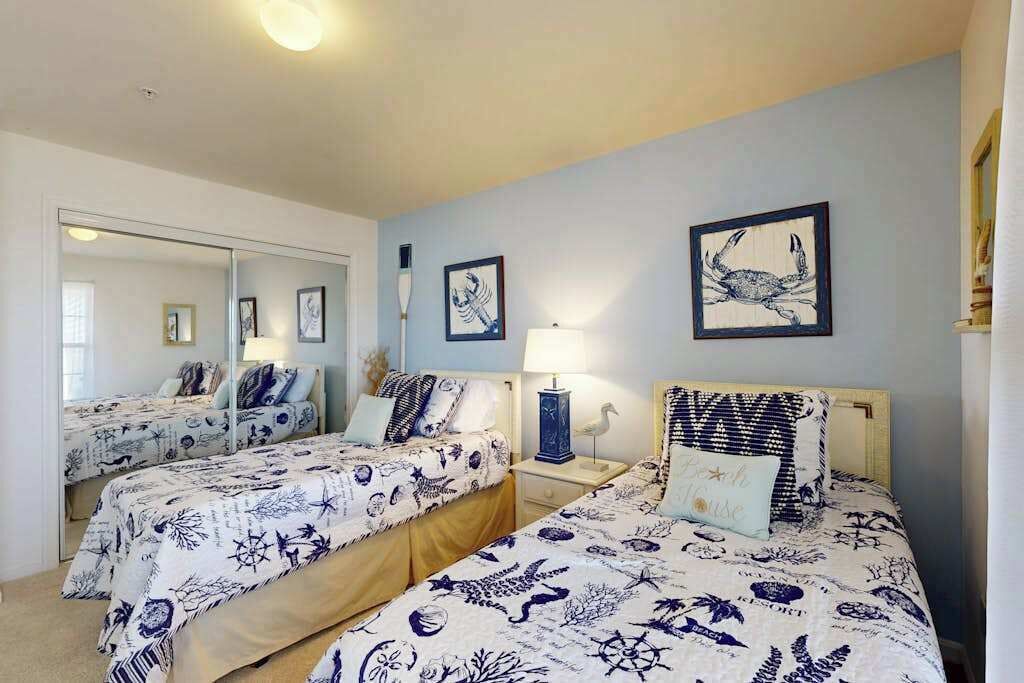 Iron/ironing board, WiFi, bed sheets, wheelchair access