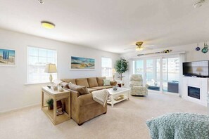 TV, DVD player, offices - 1st-floor Bethany Bay condo with bay views & on-site golf/pool/tennis (Ocean View)