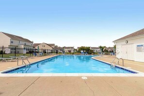 Pool - Wedgefield House in Ocean View w/Private Washer/Dryer, Free WiFi, Shared Pool (Ocean View)