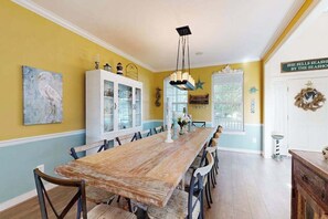 Dining - Wedgefield House in Ocean View w/Private Washer/Dryer, Free WiFi, Shared Pool (Ocean View)