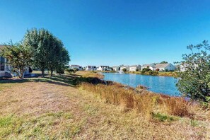 Property grounds - Wedgefield House in Ocean View w/Private Washer/Dryer, Free WiFi, Shared Pool (Ocean View)
