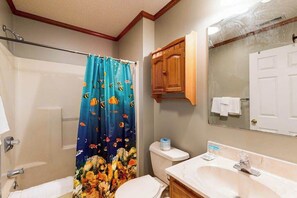 Shower, hair dryer, towels - Salt Pond home with on-site golf, indoor/outdoor pools, gym, & sports courts (Bethany Beach)