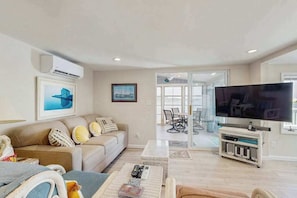 TV, DVD player - Town of Ocean View dog friendly home w/cable, streaming & free WIFI (Ocean View)