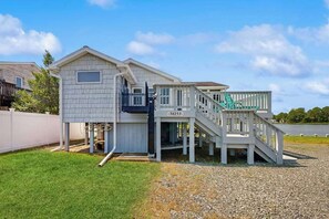 Exterior - Town of Ocean View dog friendly home w/cable, streaming & free WIFI (Ocean View)