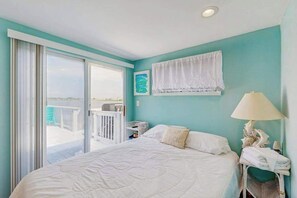 Iron/ironing board, WiFi, bed sheets - Town of Ocean View dog friendly home w/cable, streaming & free WIFI (Ocean View)