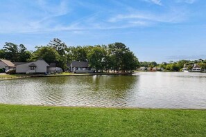 Property grounds - Sea Colony Tennis condo w/ basketball court, gym, pool & tennis courts (Bethany Beach)
