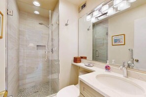 Shower, hair dryer, towels - Sea Colony Tennis condo w/ basketball court, gym, pool & tennis courts (Bethany Beach)