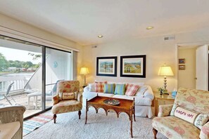 TV, offices - Sea Colony Tennis condo w/ basketball court, gym, pool & tennis courts (Bethany Beach)