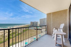 Property grounds - Sea Colony Oceanfront 6th floor condo w/free WIFI, pool & balcony w/ocean view (Bethany Beach)