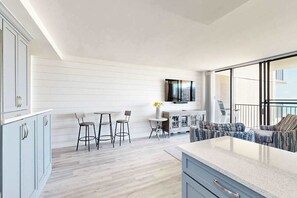 TV, offices - Sea Colony Oceanfront 6th floor condo w/free WIFI, pool & balcony w/ocean view (Bethany Beach)