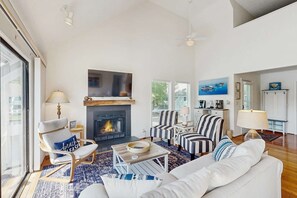 TV, offices - Sea Colony Tennis condo w/ basketball court, gym, pool & tennis courts (Bethany Beach)