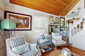 TV, offices - Whites Neck Village house w/deck, free WIFi, W/D, streaming (Ocean View)