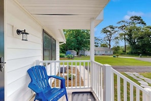 Terrace/patio - Mill Run Estates home w/free WIFI, W/D, just minutes to the beach (Ocean View)