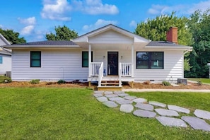 A single-story house with a front porch, a stone pathway leading to the entrance, and a well-maintained lawn. - Mill Run Estates home w/free WIFI, W/D, just minutes to the beach (Ocean View)