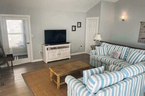 TV, offices - Town of South Bethany house w/deck, balcony, grill, near the ocean (Bethany Beach)