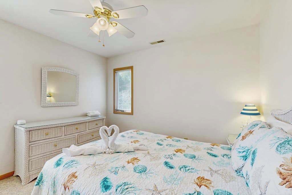 Desk, iron/ironing board, travel cot, WiFi