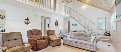 TV, fireplace, offices