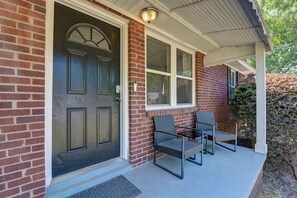 Exterior detail - Hibiscus Hideaway | Relaxing 3BR Escape (Columbia)