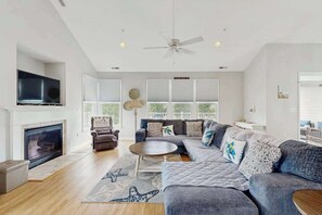 TV, fireplace - Bear Trap Dunes dog friendly condo with pools, hot tub, WiFi, central A/C (Ocean View)