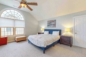 Travel cot, WiFi, bed sheets - Ocean Mist townhouse with deck, grill, bikes, WIFI & W/D (Ocean View)