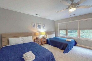 Travel cot, WiFi, bed sheets - Ocean Mist townhouse with deck, grill, bikes, WIFI & W/D (Ocean View)