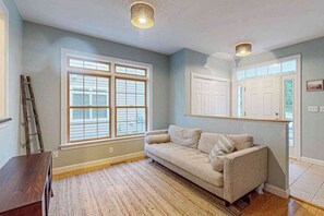 TV, offices - Ocean Mist townhouse with deck, grill, bikes, WIFI & W/D (Ocean View)
