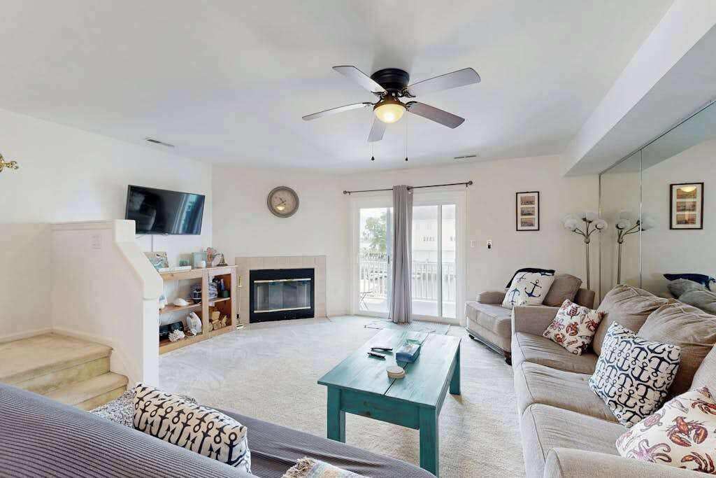 TV, fireplace, offices