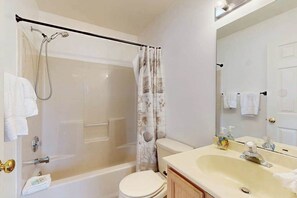 Shower, hair dryer, towels - Bethany Marina dog friendly bayfront townhouse w/pool, balcony, grill (Ocean View)