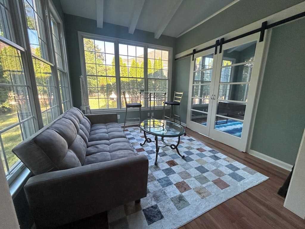 TV, fireplace, offices