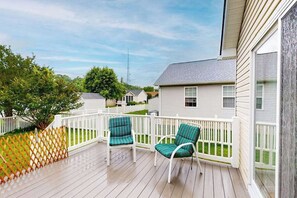 Terrace/patio - Bethany Meadows house w/community pool, tennis court, deck & grill (Frankford)