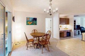 Dining - Bethany Meadows house w/community pool, tennis court, deck & grill (Frankford)
