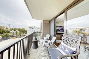 Property grounds - Sea Colony 2nd floor oceanside condo w/community pools, tennis, fitness center (Bethany Beach)