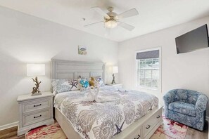 Travel cot, WiFi, bed sheets, wheelchair access - Creekwood condo with on-site pool & patio -  near shopping/dining (Rehoboth Beach)