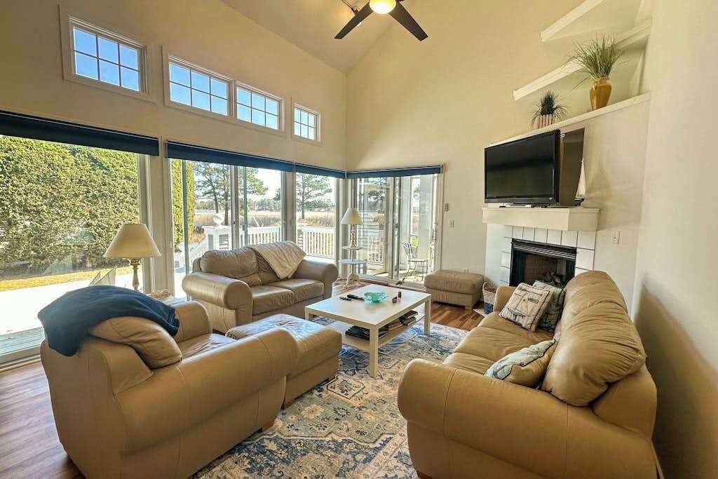 TV, DVD player, offices