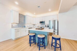 Fridge, microwave, oven, stovetop - Friendship Creek charming townhome with pool, patio, & garden views - near beach (Frankford)