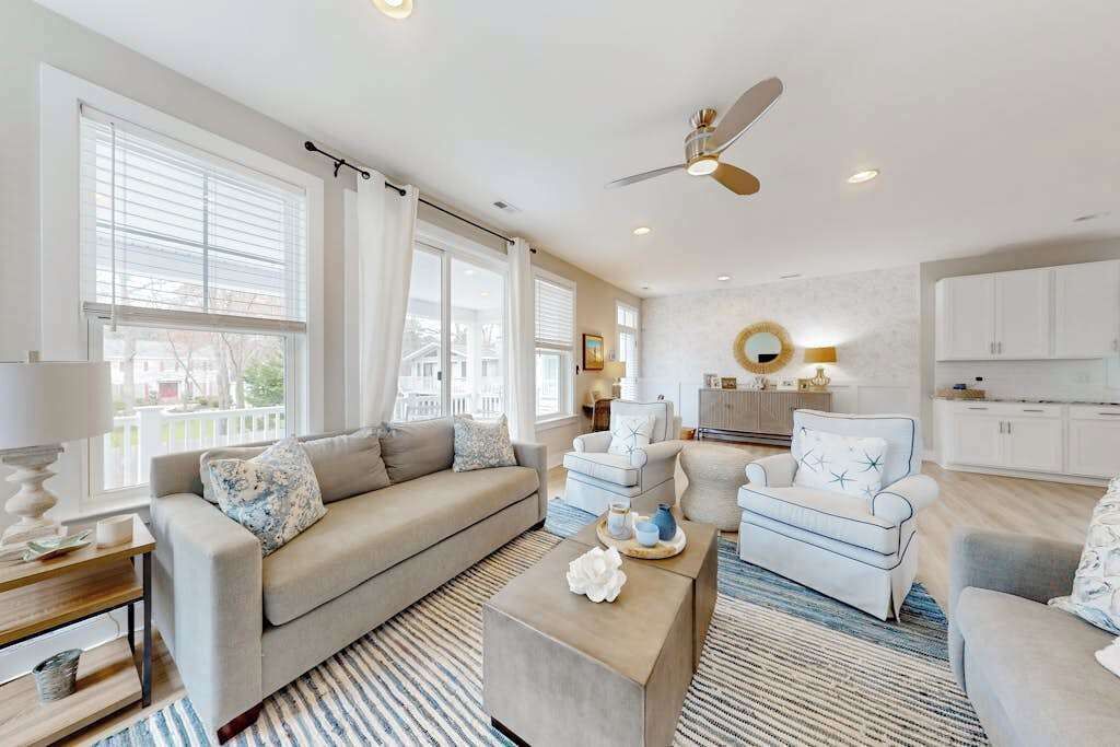 TV, fireplace, offices