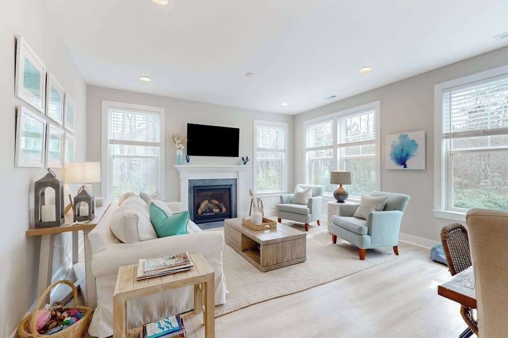 TV, fireplace, offices