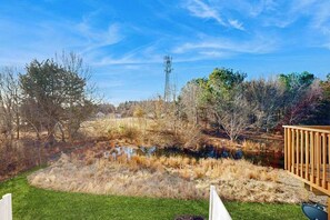 Property grounds - South Hampton townhome with shared pool & tennis courts (Ocean View)