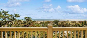 Kings Grant ocean front townhouse w/, outside shower and community pool