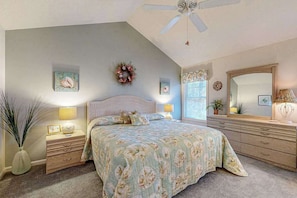 3 bedrooms, iron/ironing board, WiFi, bed sheets - Savannahs Landing home with outdoor shower & shared pool, tennis, & playground (Ocean View)