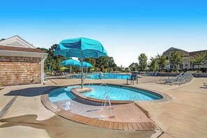 Pool - Ocean View Beach Club house with shared pool, sports courts, & gym (Ocean View)