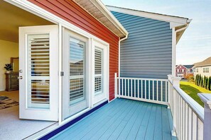 Terrace/patio - Ocean View Beach Club house with shared pool, sports courts, & gym (Ocean View)