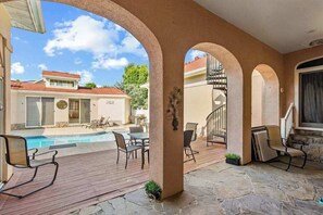 Outdoor dining - Town of Ocean View pet friendly house with a private pool! (Bethany Beach)