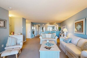 TV - Bethany Bay spacious condo w/shared pool, water view & golf course (Ocean View)