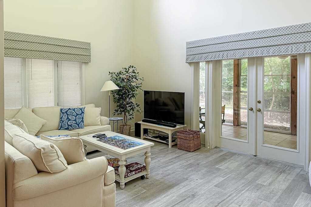 TV, fireplace, offices