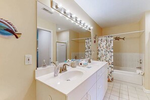 Shower, hair dryer, towels - Sea Colony Tennis condo w/ basketball court, gym, pool & tennis courts (Bethany Beach)