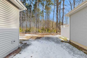Property grounds - Friendship Creek Spacious pet friendly townhome w/shared pool (Frankford)
