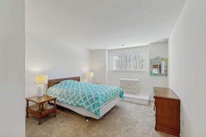 WiFi, bed sheets - Friendship Creek Spacious pet friendly townhome w/shared pool (Frankford)