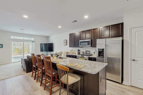 Friendship Creek Spacious pet friendly townhome w/shared pool